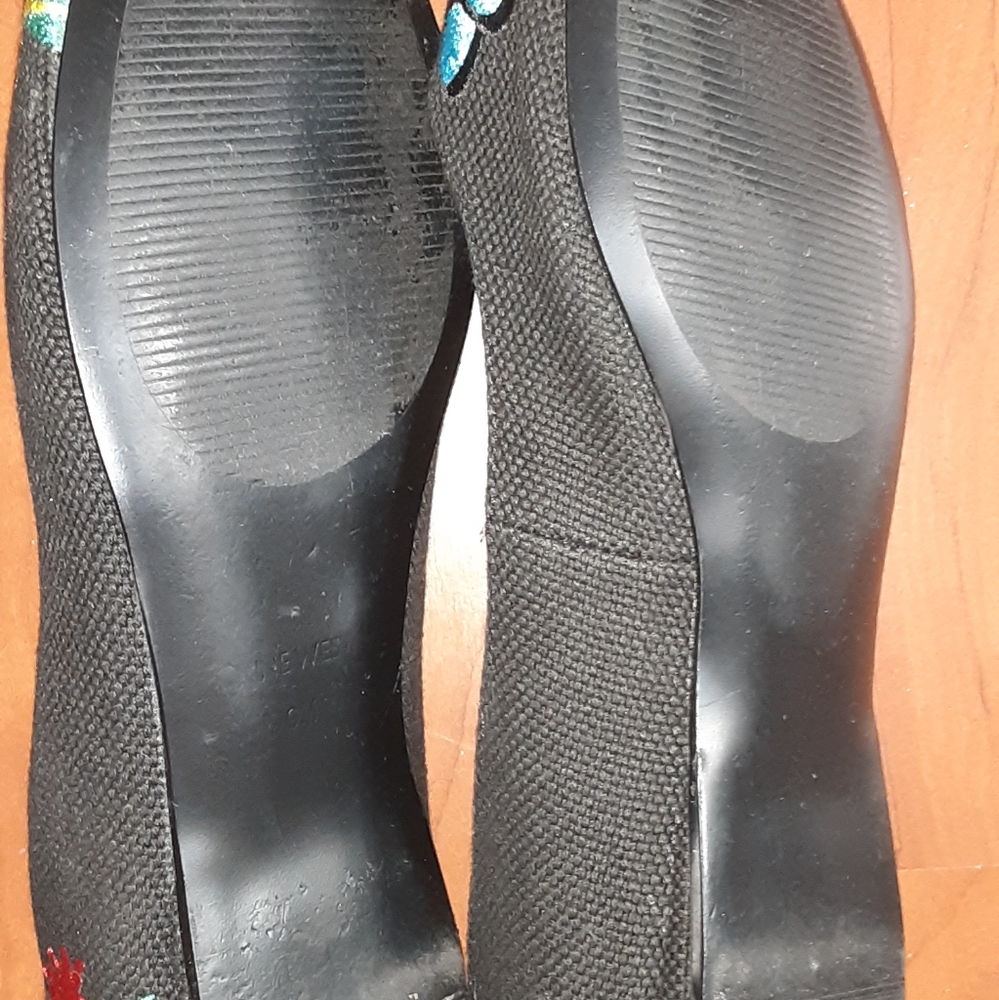NINE WEST FLORAL PRINT SHOES - Picture 3 of 3